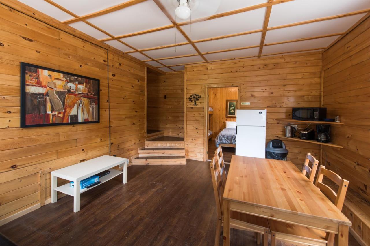 Madawaska Lodge-Cottage מראה חיצוני תמונה