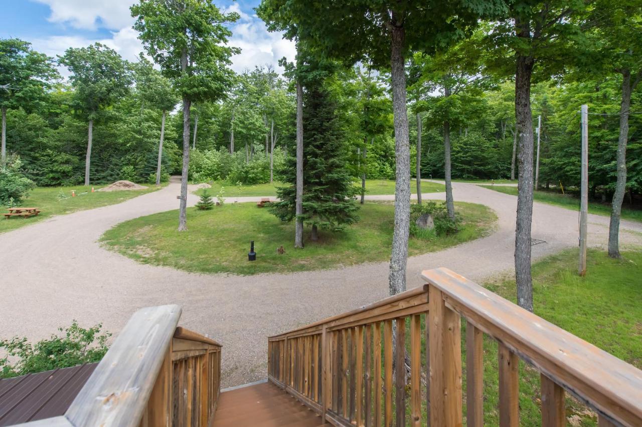 Madawaska Lodge-Cottage מראה חיצוני תמונה