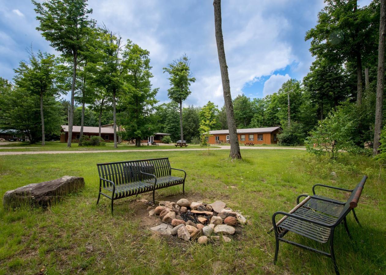 Madawaska Lodge-Cottage מראה חיצוני תמונה