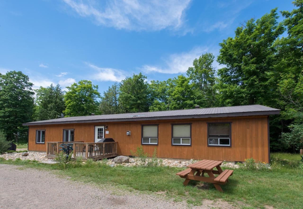 Madawaska Lodge-Cottage מראה חיצוני תמונה