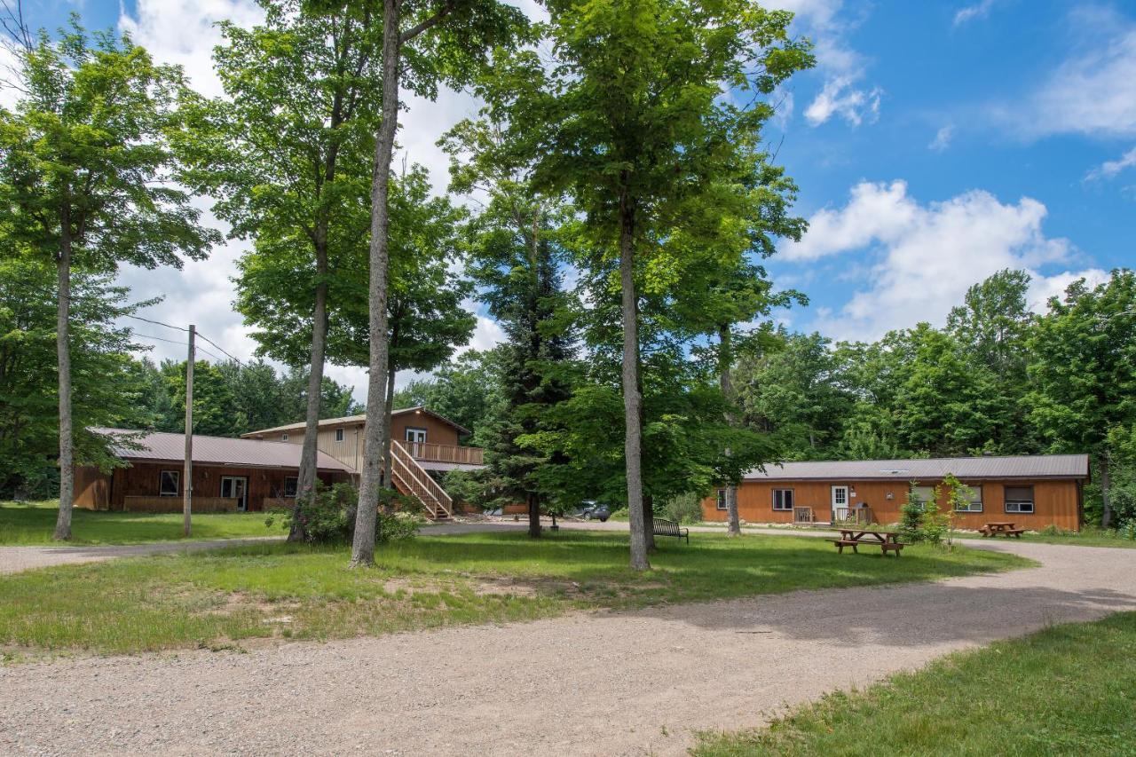 Madawaska Lodge-Cottage מראה חיצוני תמונה