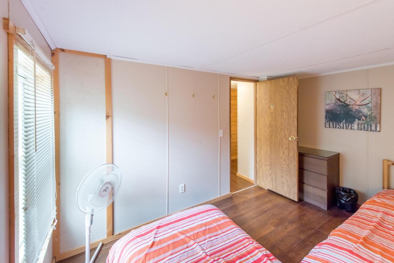 Madawaska Lodge-Cottage מראה חיצוני תמונה