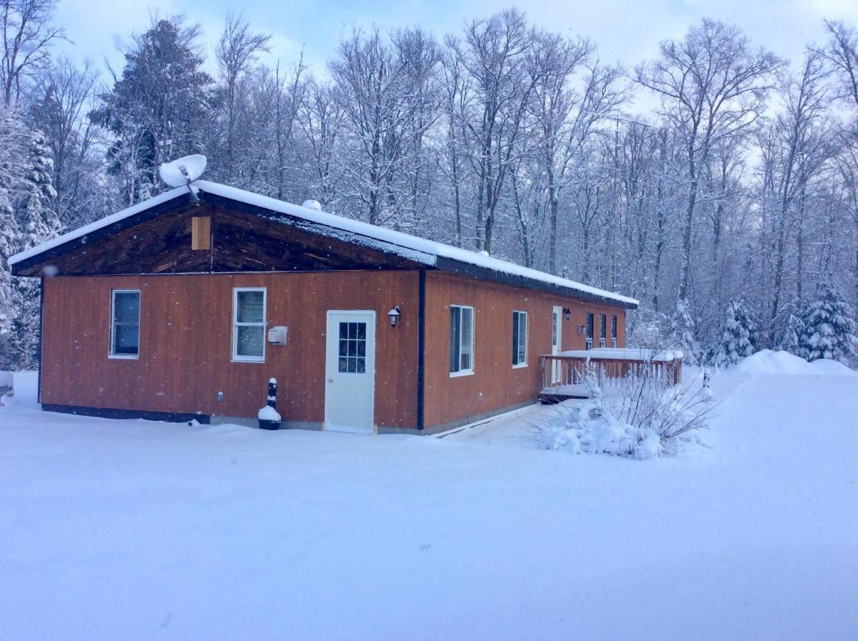 Madawaska Lodge-Cottage מראה חיצוני תמונה