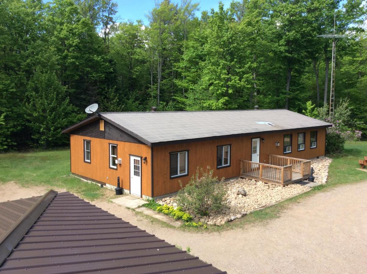 Madawaska Lodge-Cottage מראה חיצוני תמונה