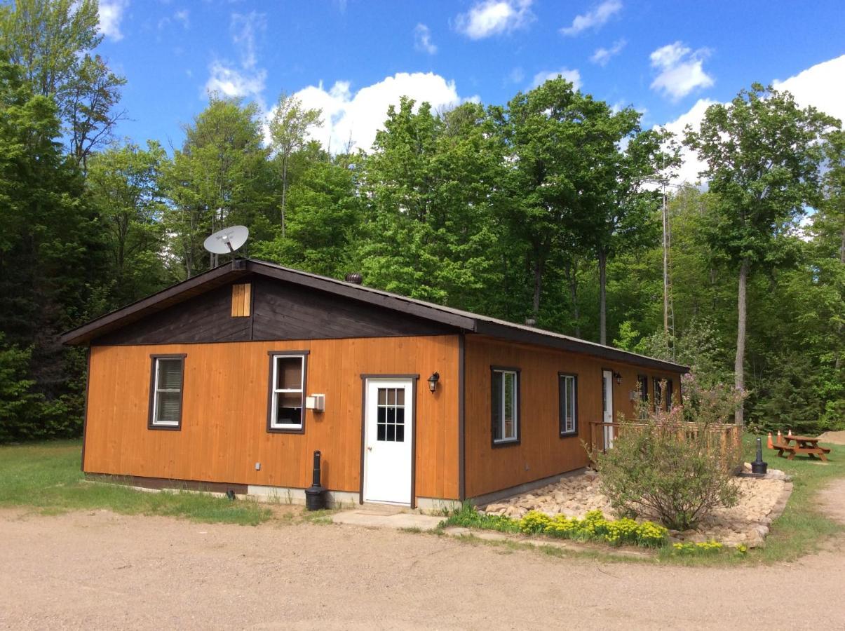 Madawaska Lodge-Cottage מראה חיצוני תמונה