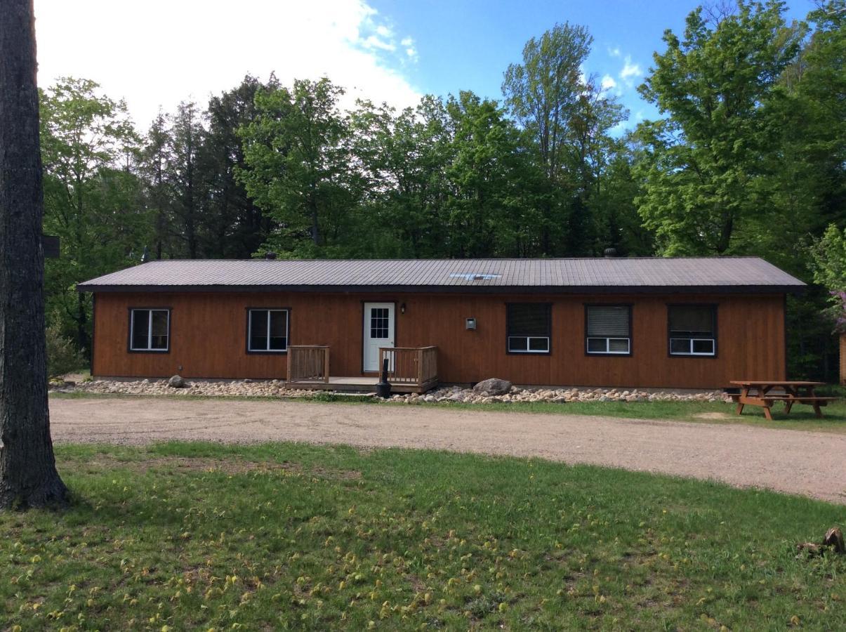 Madawaska Lodge-Cottage מראה חיצוני תמונה